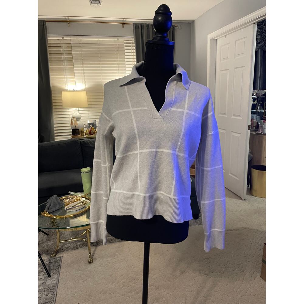 Tahari Gray White Windowpane V-Neck Collared Sweater XS - Picture 2 of 4